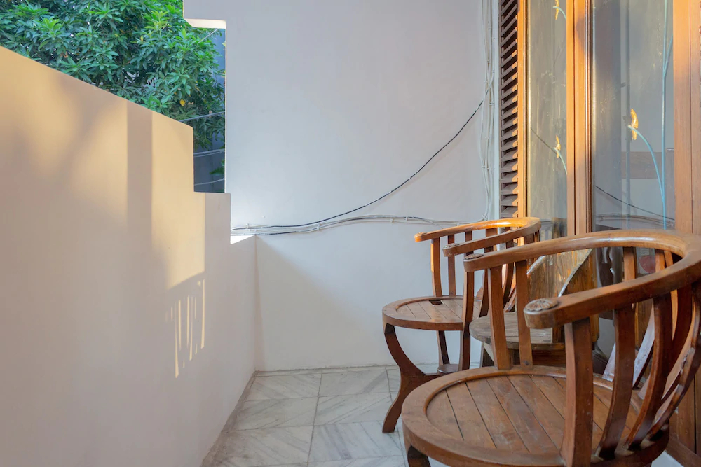 Thamadhiro Residence by OYO Rooms