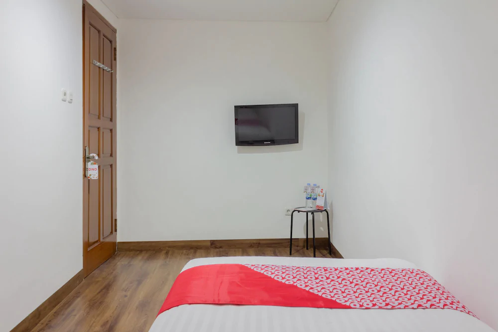 Thamadhiro Residence by OYO Rooms