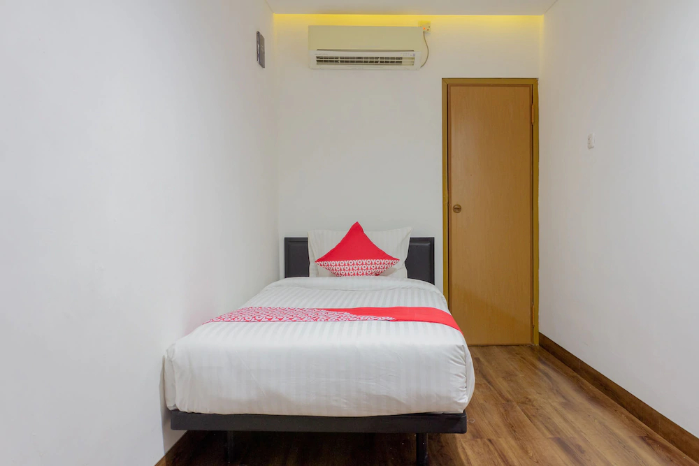 Thamadhiro Residence by OYO Rooms