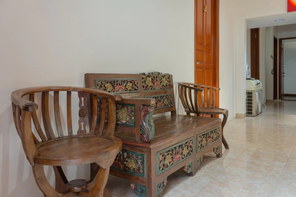 Thamadhiro Residence by OYO Rooms