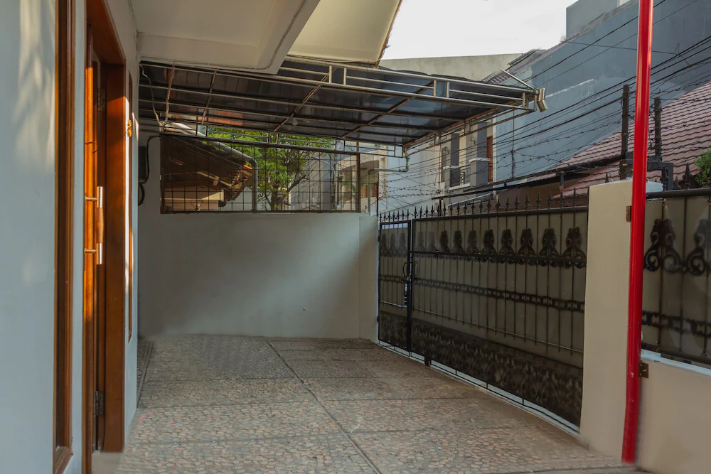 Thamadhiro Residence by OYO Rooms