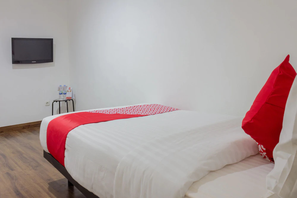 Thamadhiro Residence by OYO Rooms