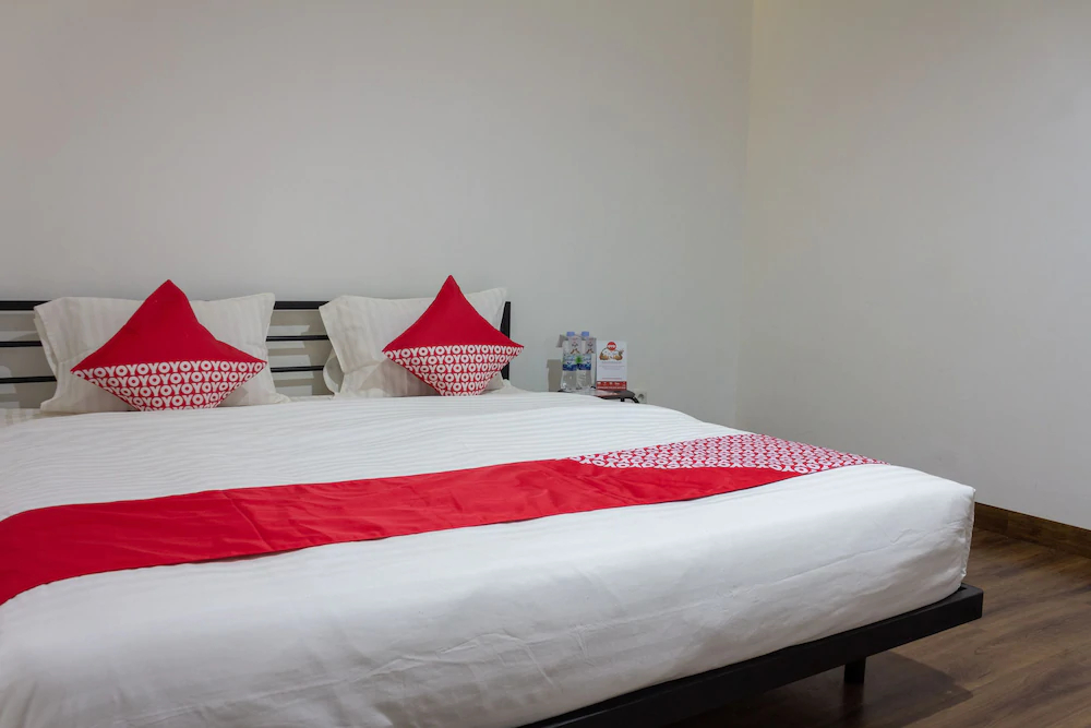 Thamadhiro Residence by OYO Rooms
