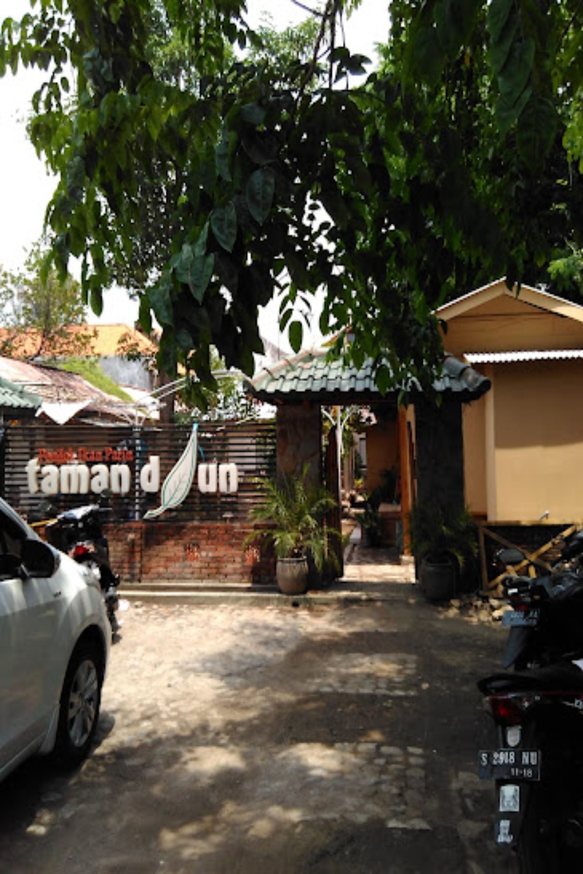 Taman Daun Tenggilis