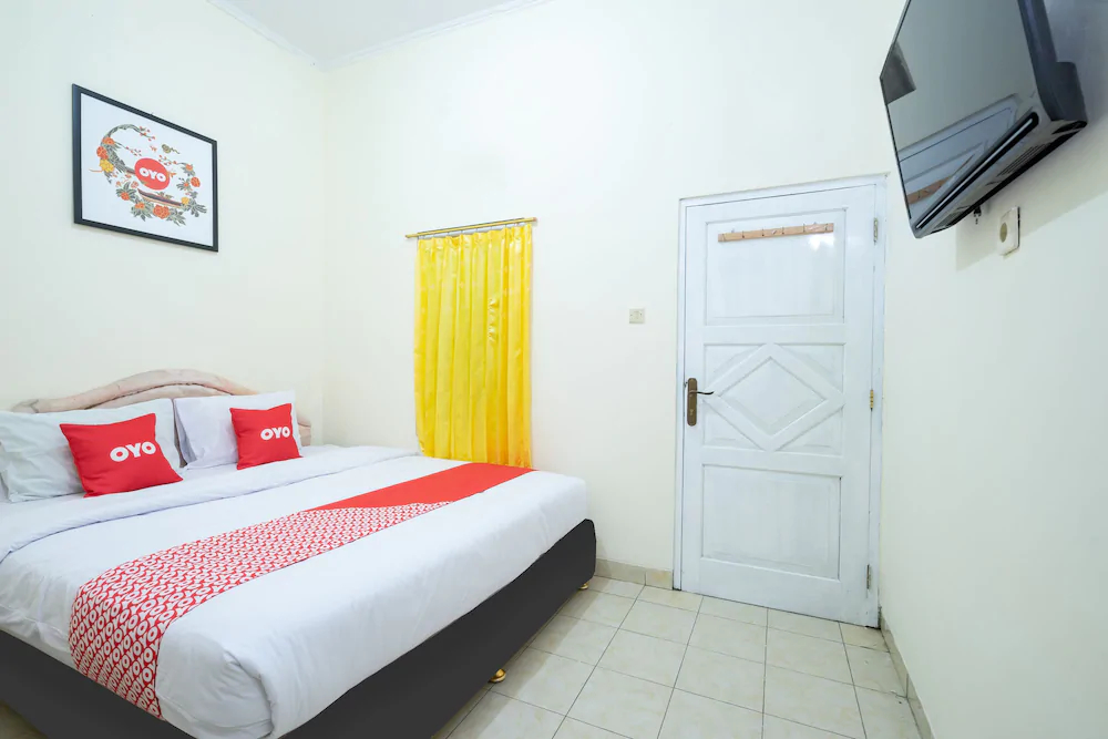 Anugerah Wisata Hotel by OYO Rooms