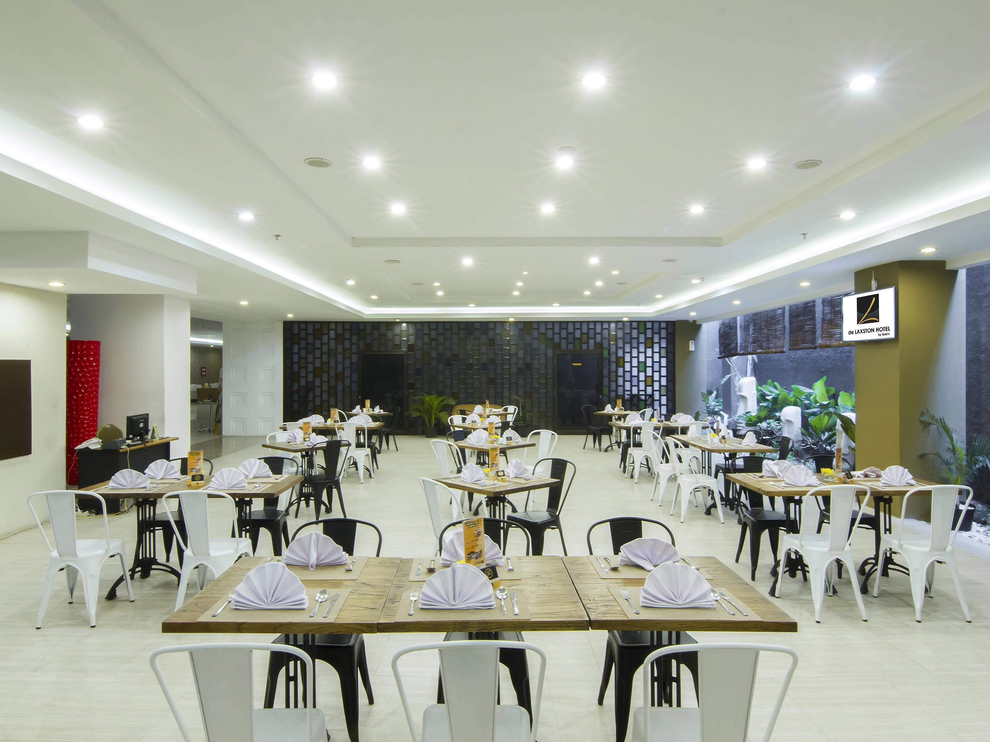 De Laxston Hotel by Quin's