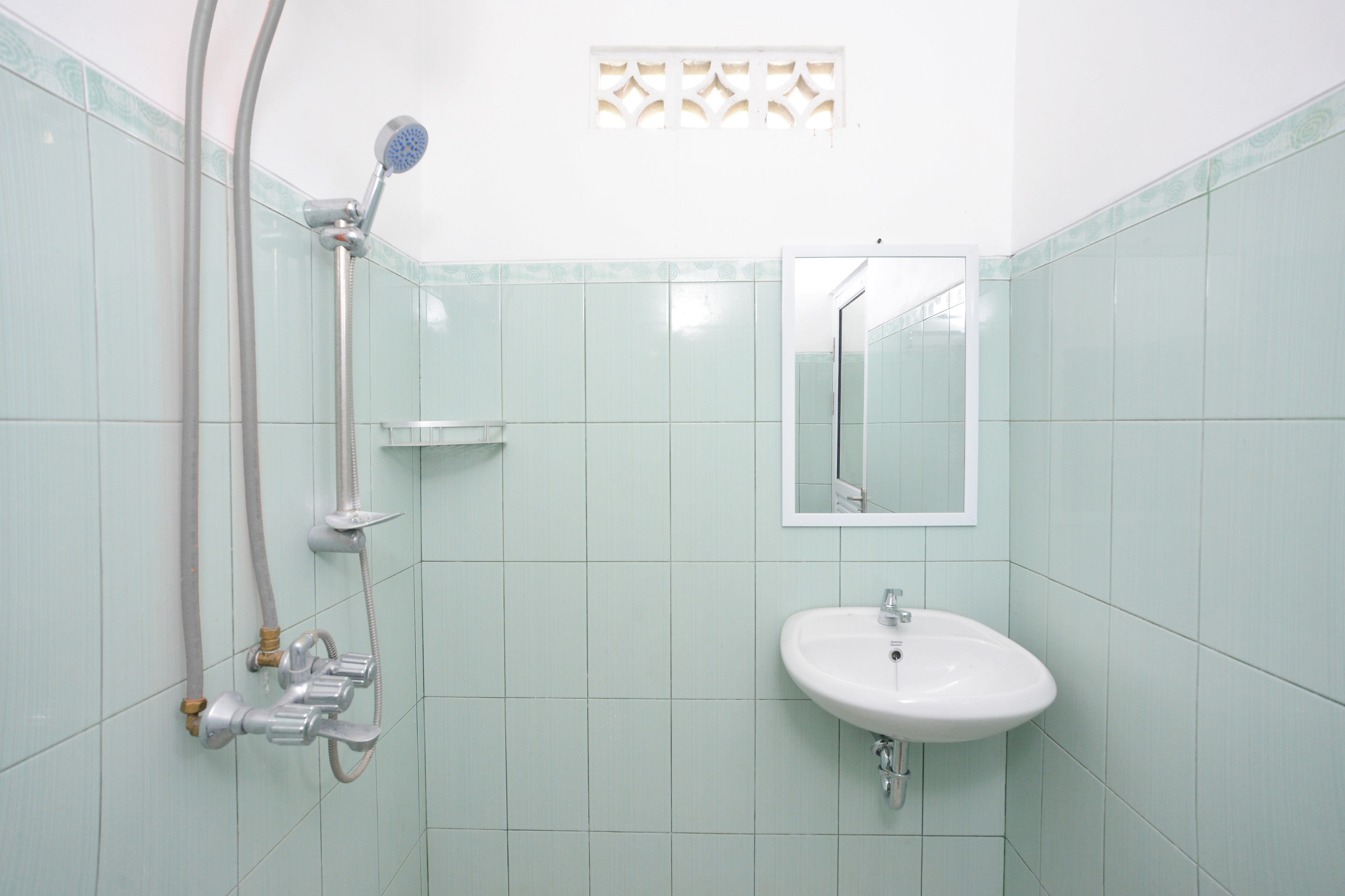 Elga Sastro Inn By OYO Rooms