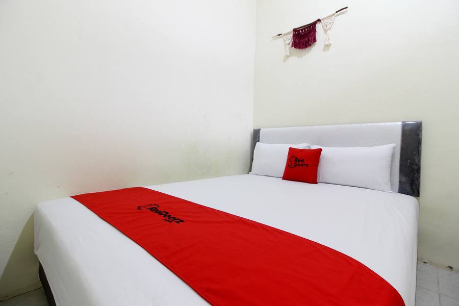RedDoorz @ Jalan Damai 3