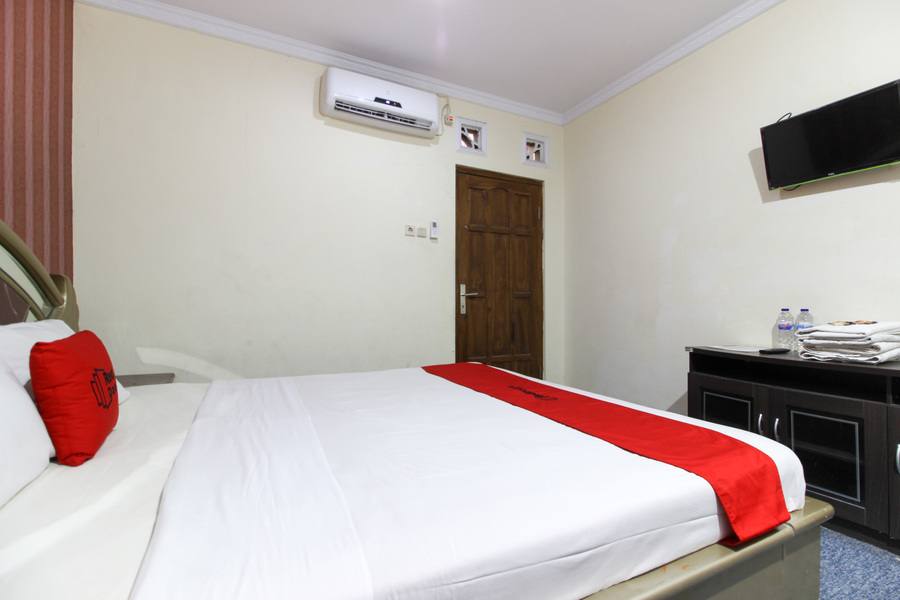 RedDoorz Near Plengkung Gading