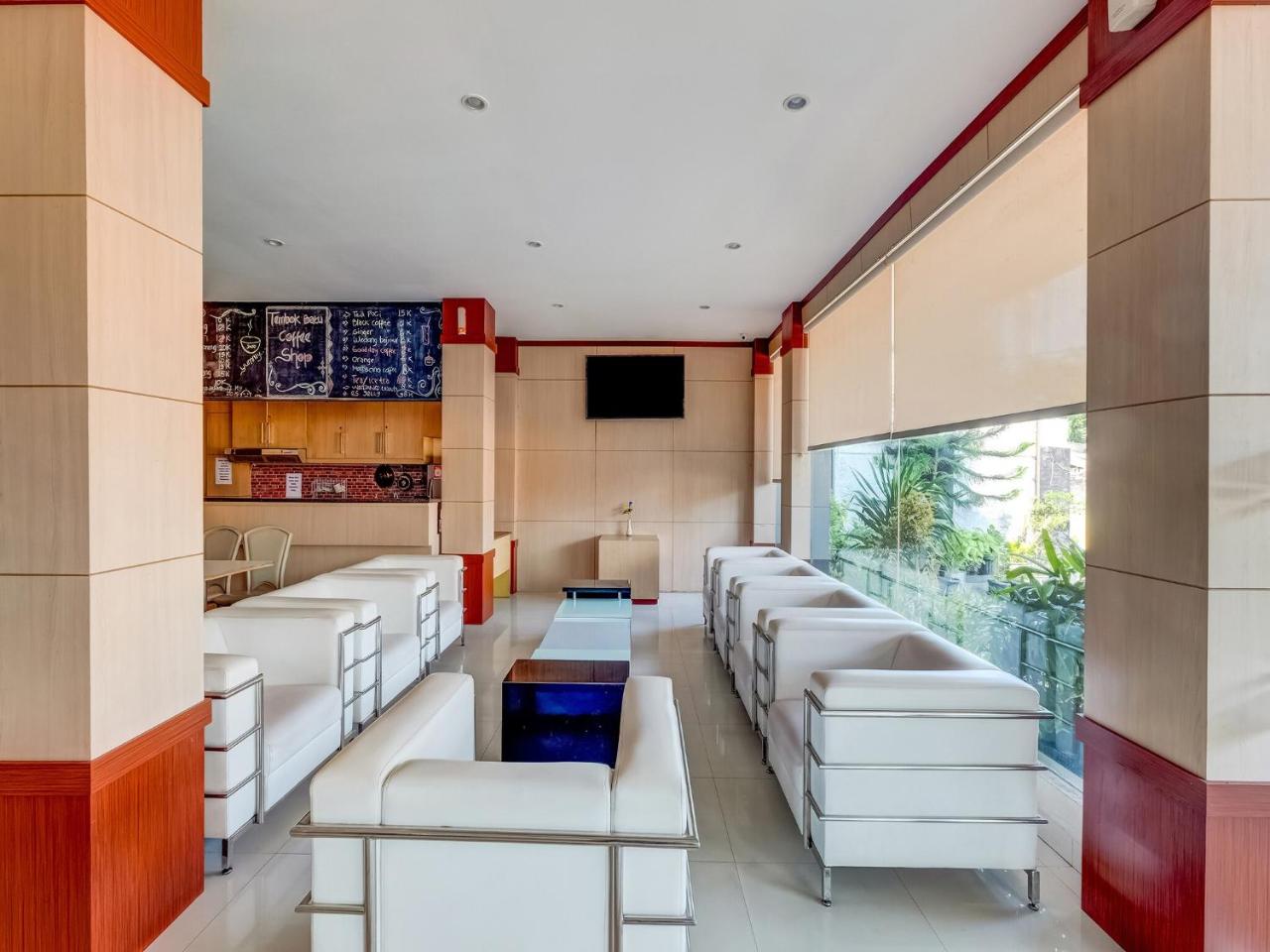 Tembok Batu Residence by OYO Rooms