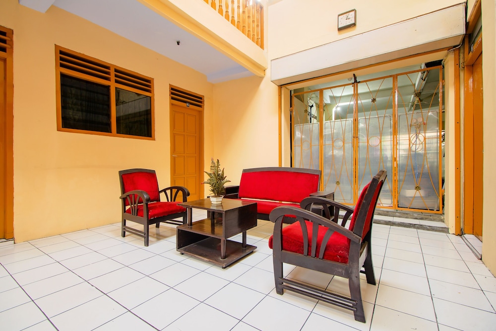 Wisma Larasati by OYO Rooms