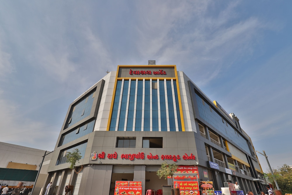 Dev Orchid By OYO Rooms