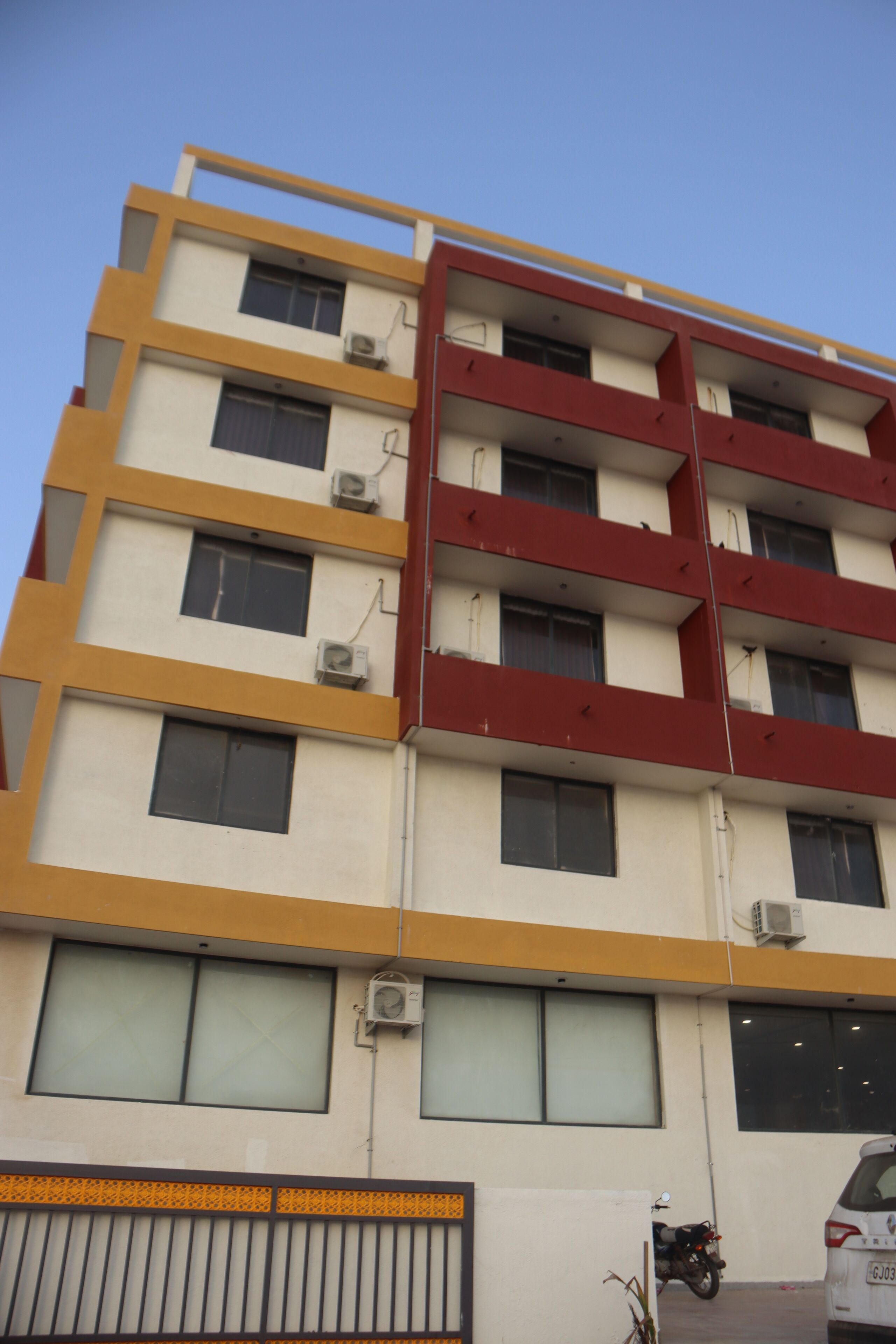 The Sky Comfort Beach Hotel