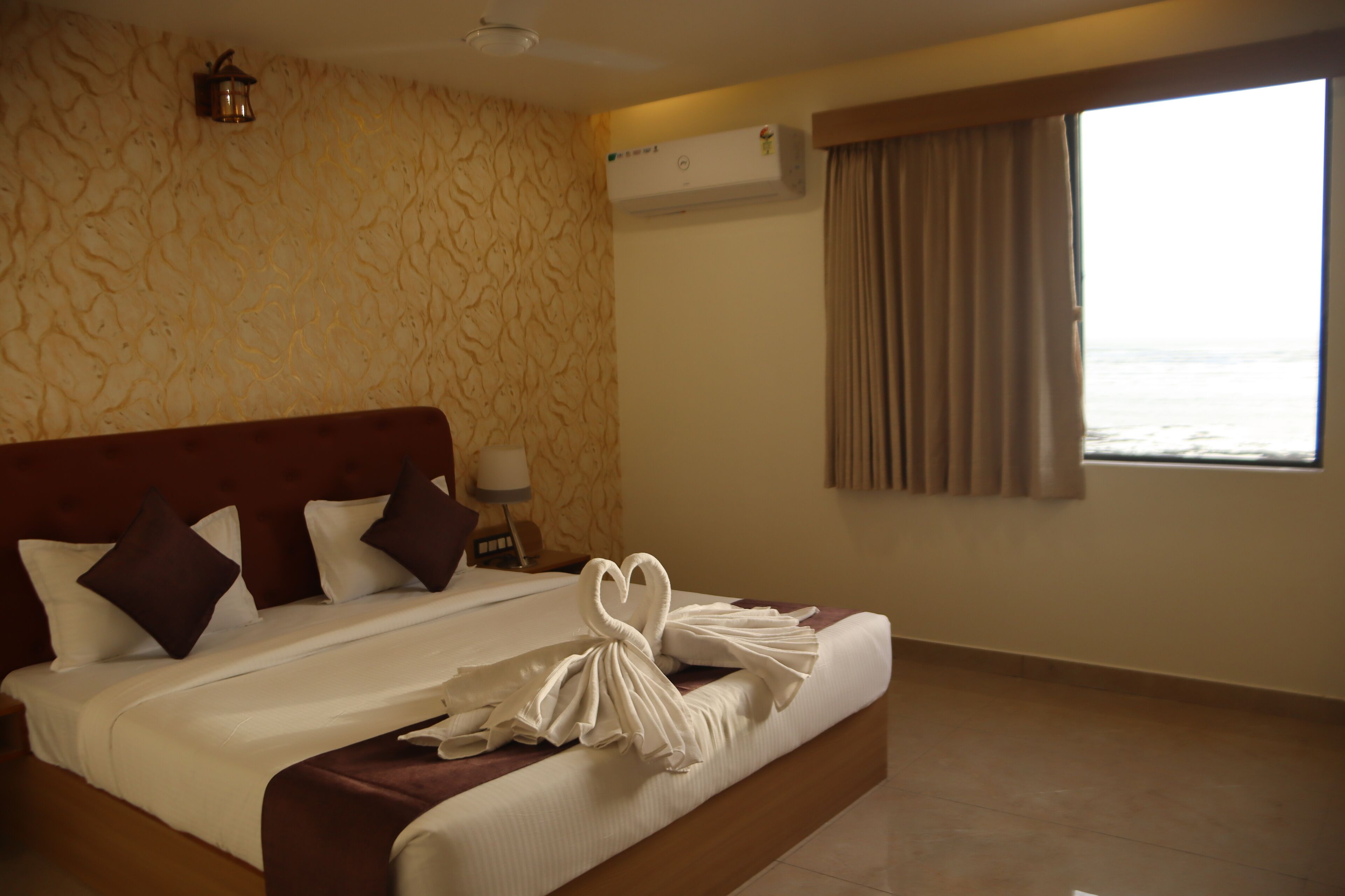 The Sky Comfort Beach Hotel