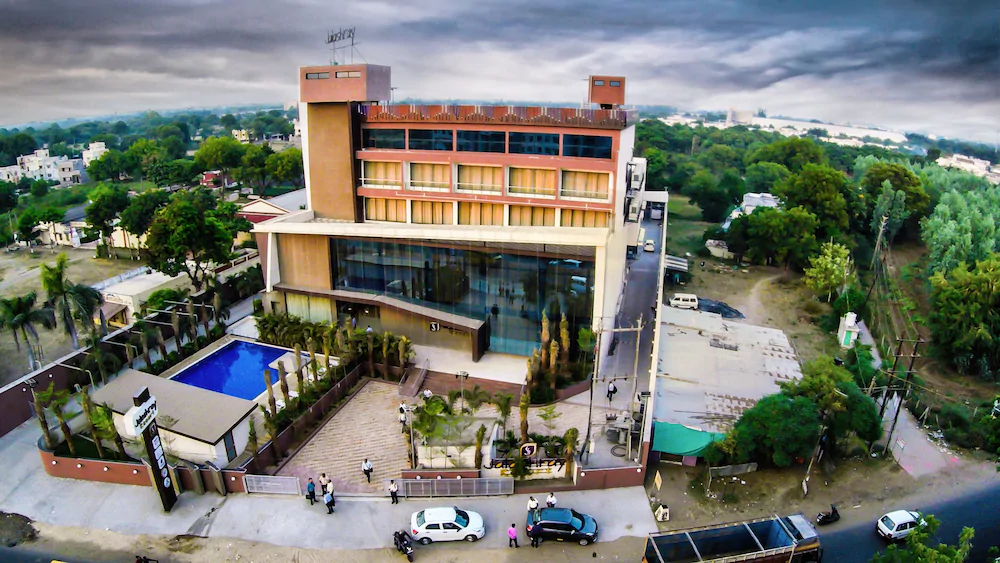 Jalashray Resort