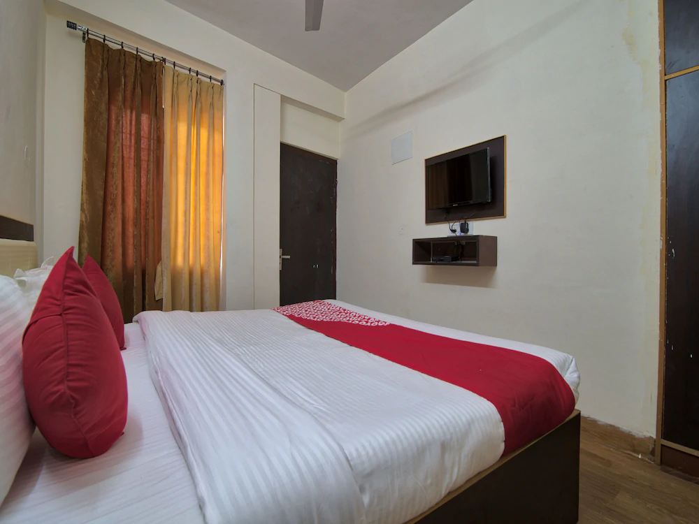 Hotel Green Woods By OYO Rooms