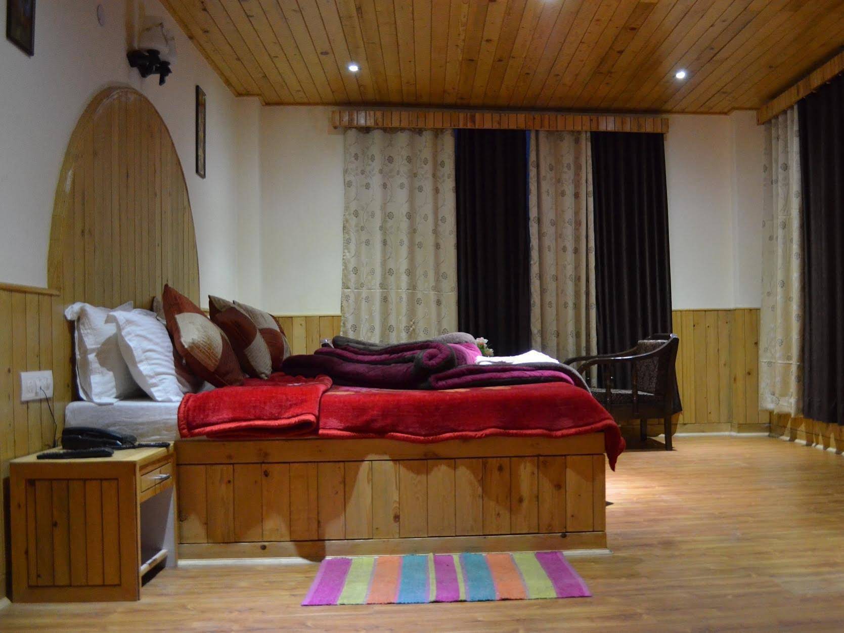 Tree Hill Cottages & Kanyal Villas