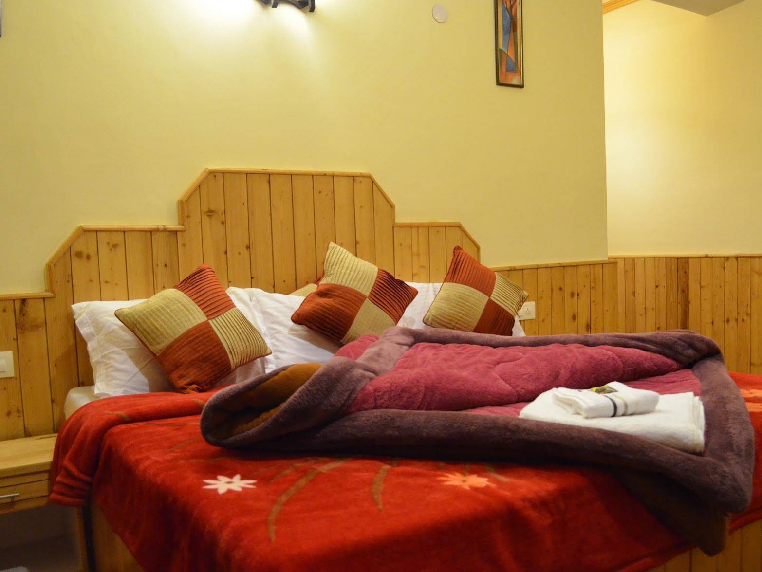 Tree Hill Cottages & Kanyal Villas