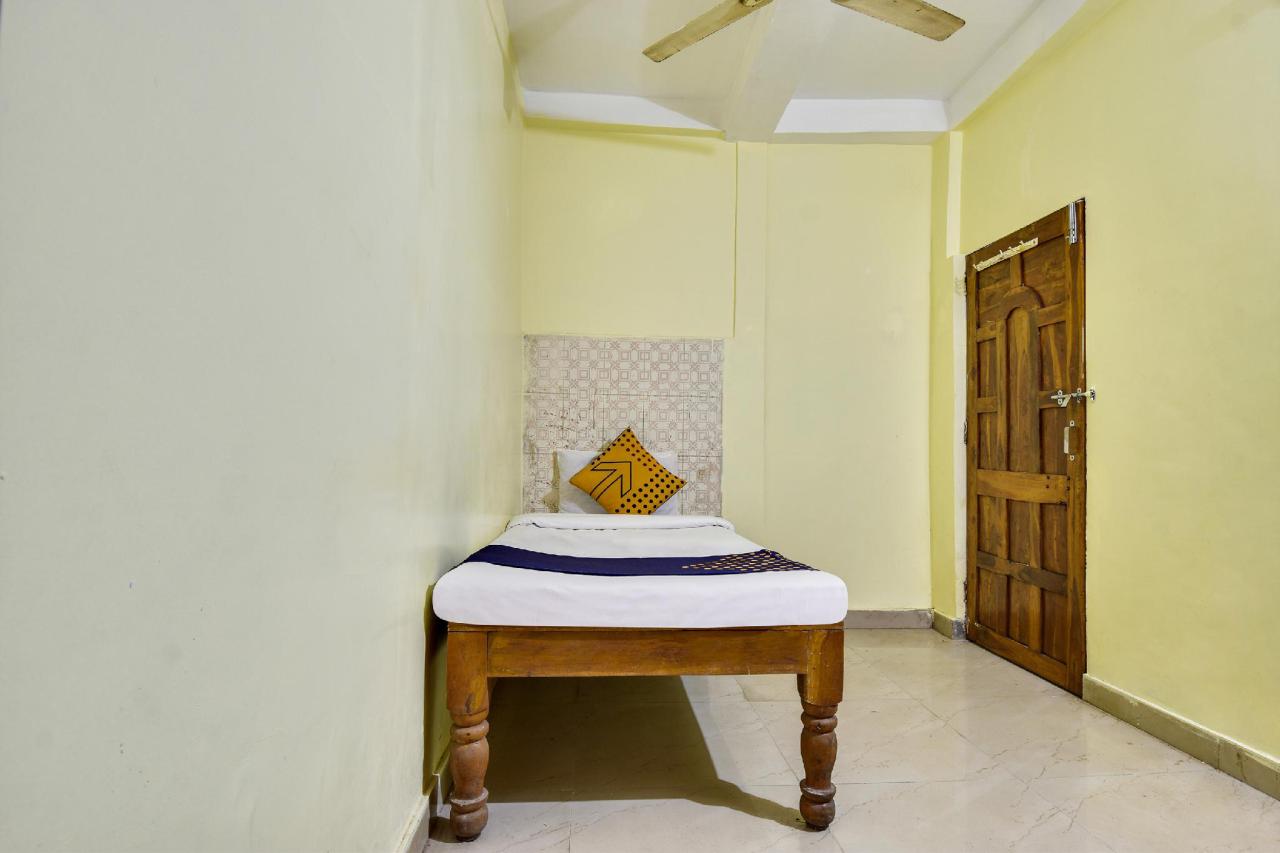 Hotel Chahat by OYO Rooms