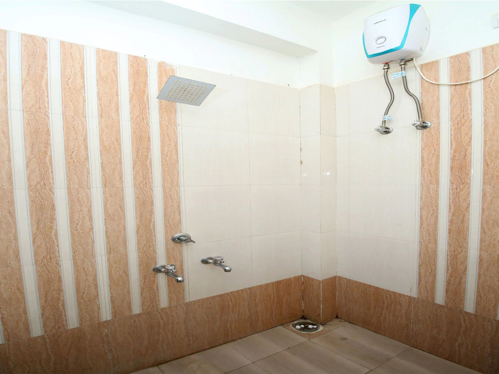 Hotel Shri Radha ISBT by OYO Rooms