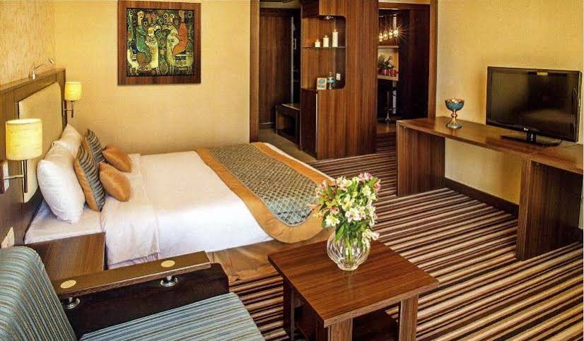 Parsian Enghelab Hotel