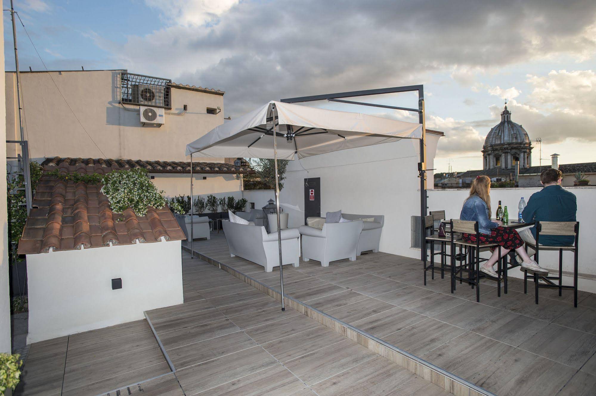 Terrace Pantheon Relais