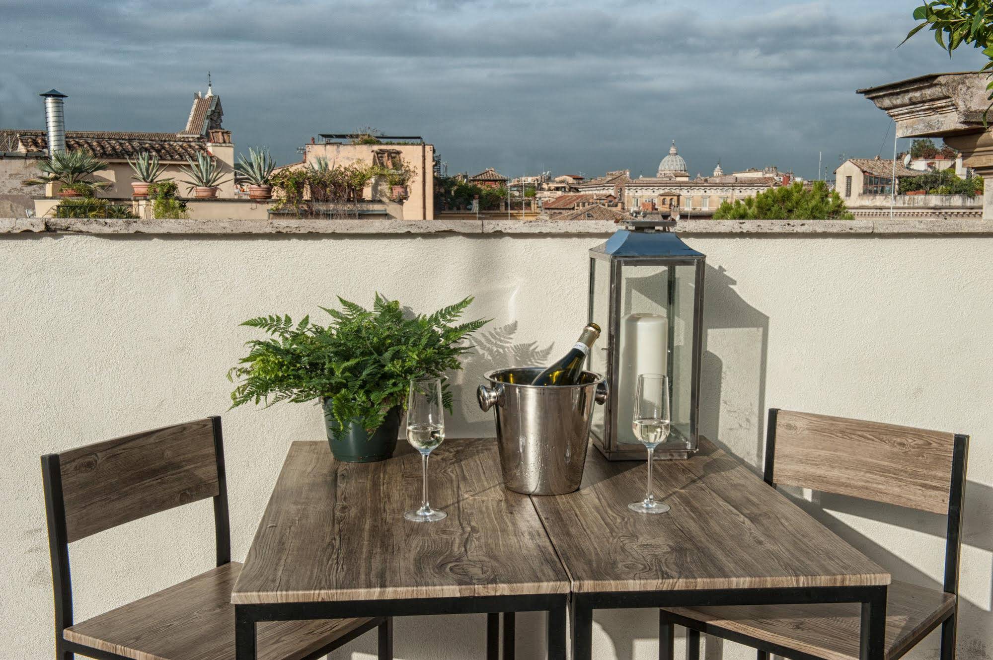 Terrace Pantheon Relais