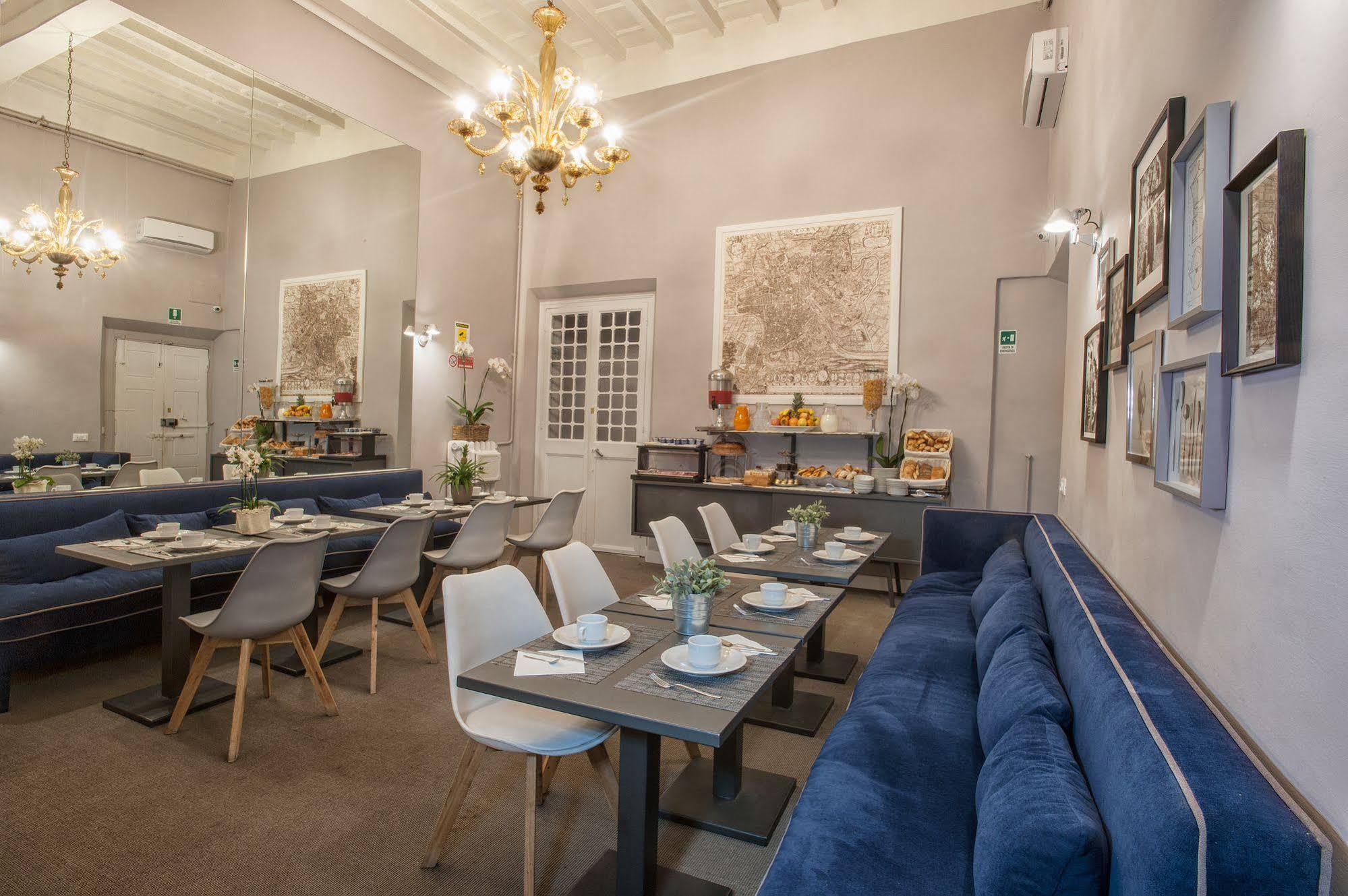 Terrace Pantheon Relais