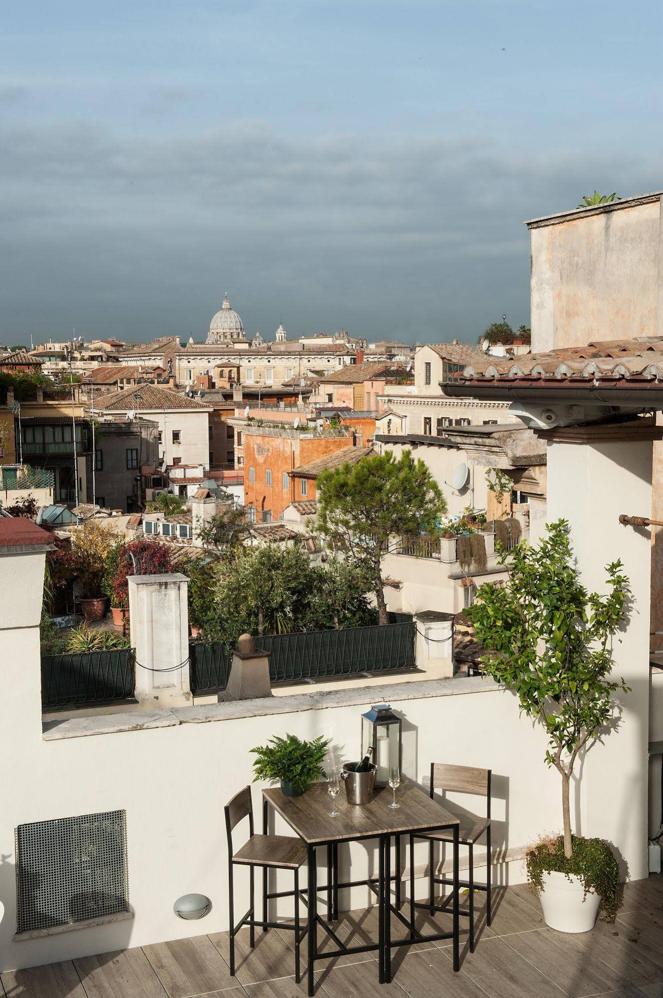 Terrace Pantheon Relais