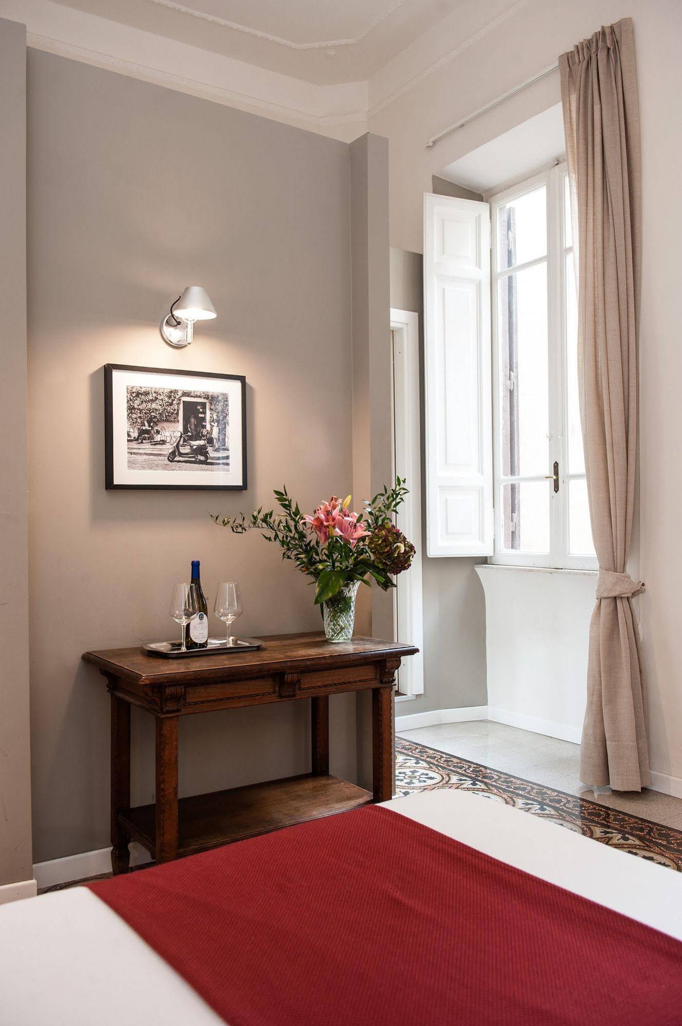 Terrace Pantheon Relais