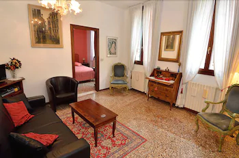 Charming Venice Apartments