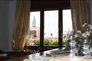 Charming Venice Apartments