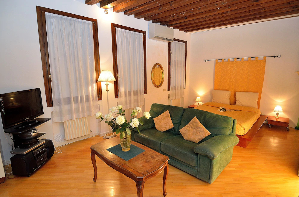 Charming Venice Apartments