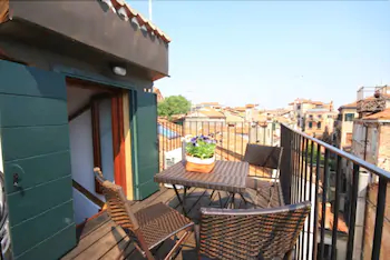 Charming Venice Apartments