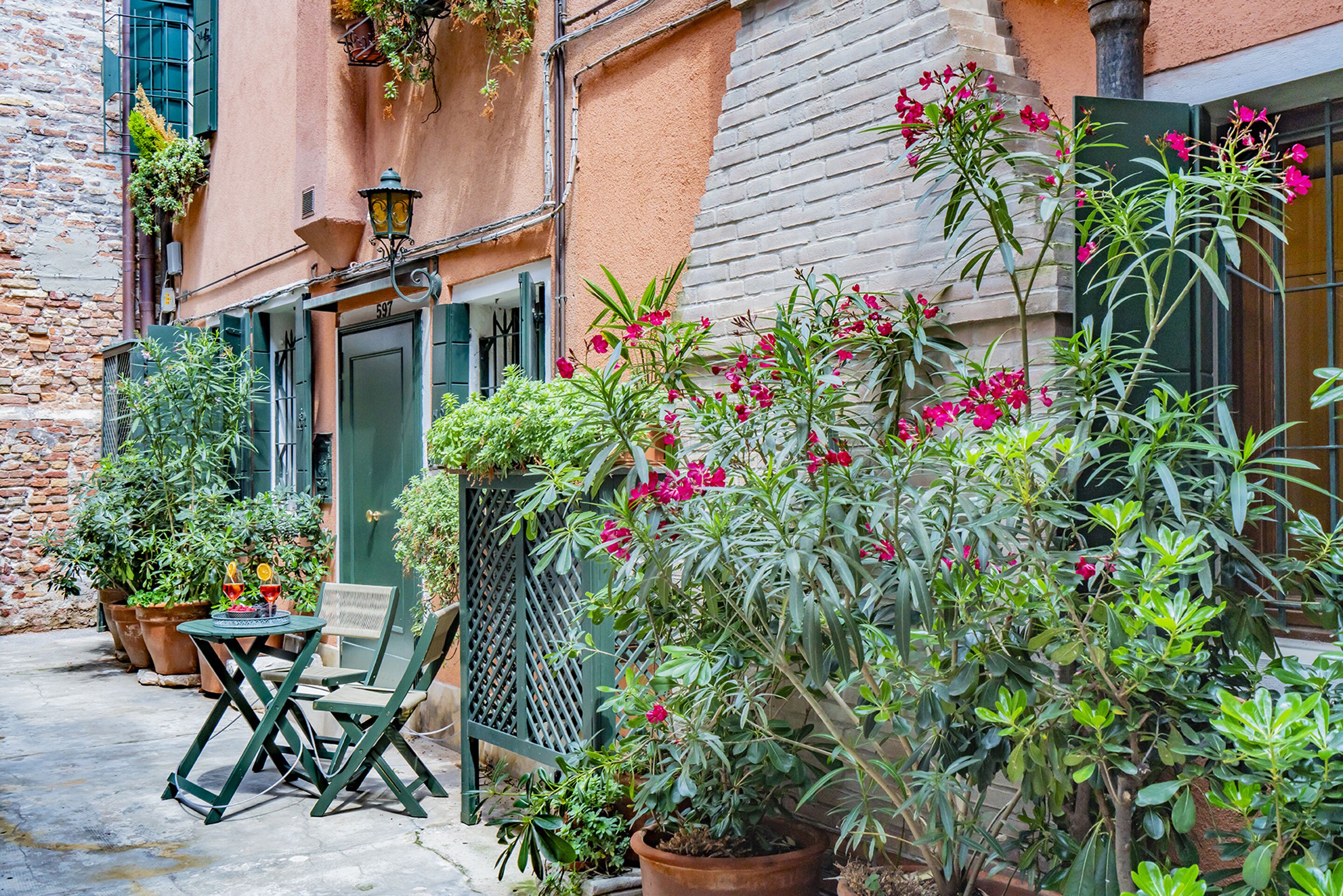 Lo Squero 1 the Secret Courtyard in Dorsoduro