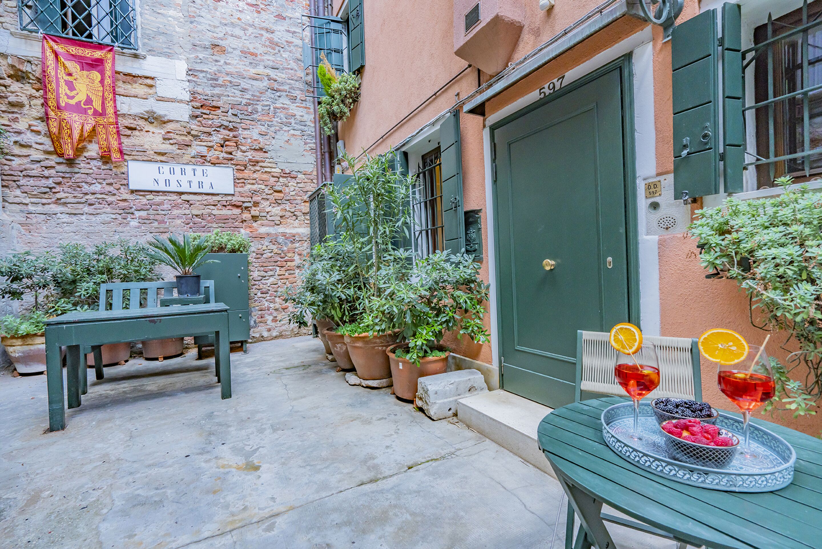 Lo Squero 1 the Secret Courtyard in Dorsoduro