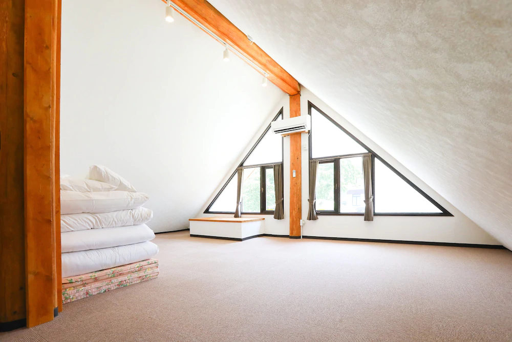 UCHI North Log Cabin