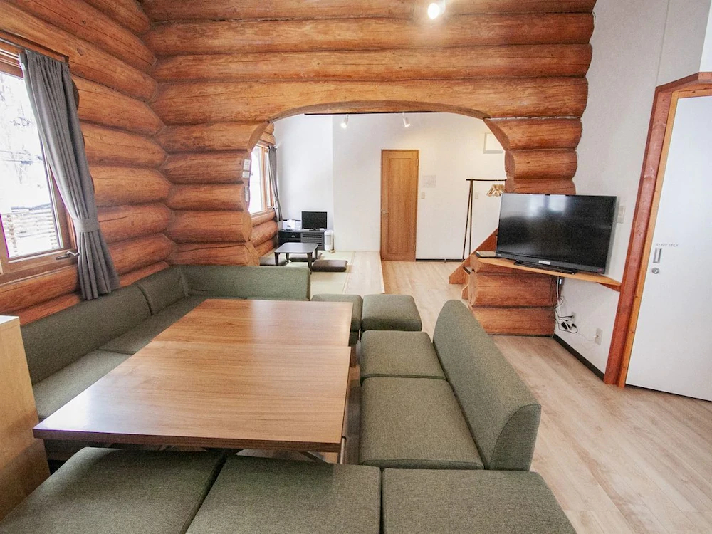 UCHI North Log Cabin