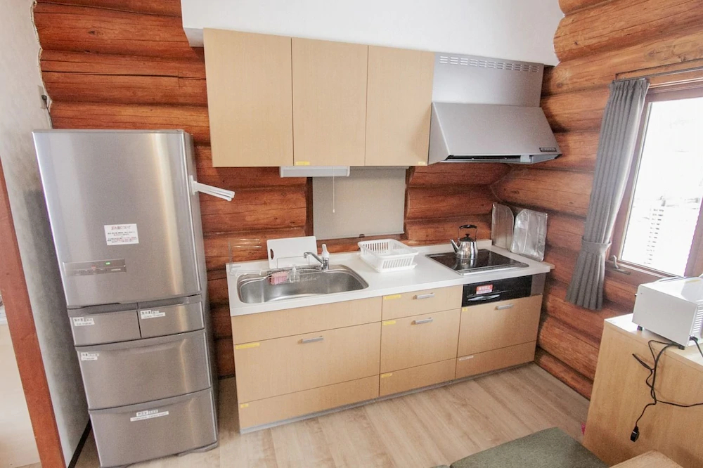 UCHI North Log Cabin