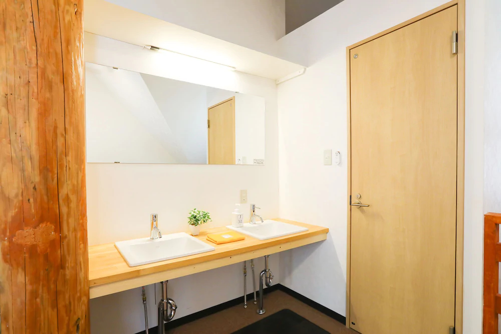 UCHI North Log Cabin