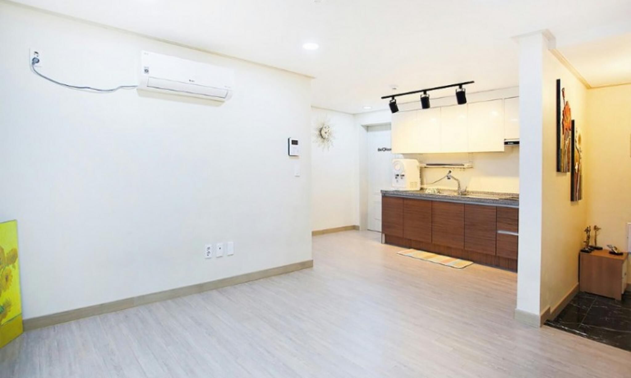 Busan J and J House Pension