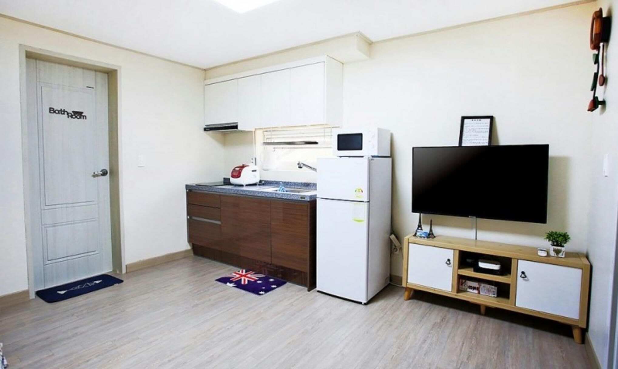 Busan J and J House Pension