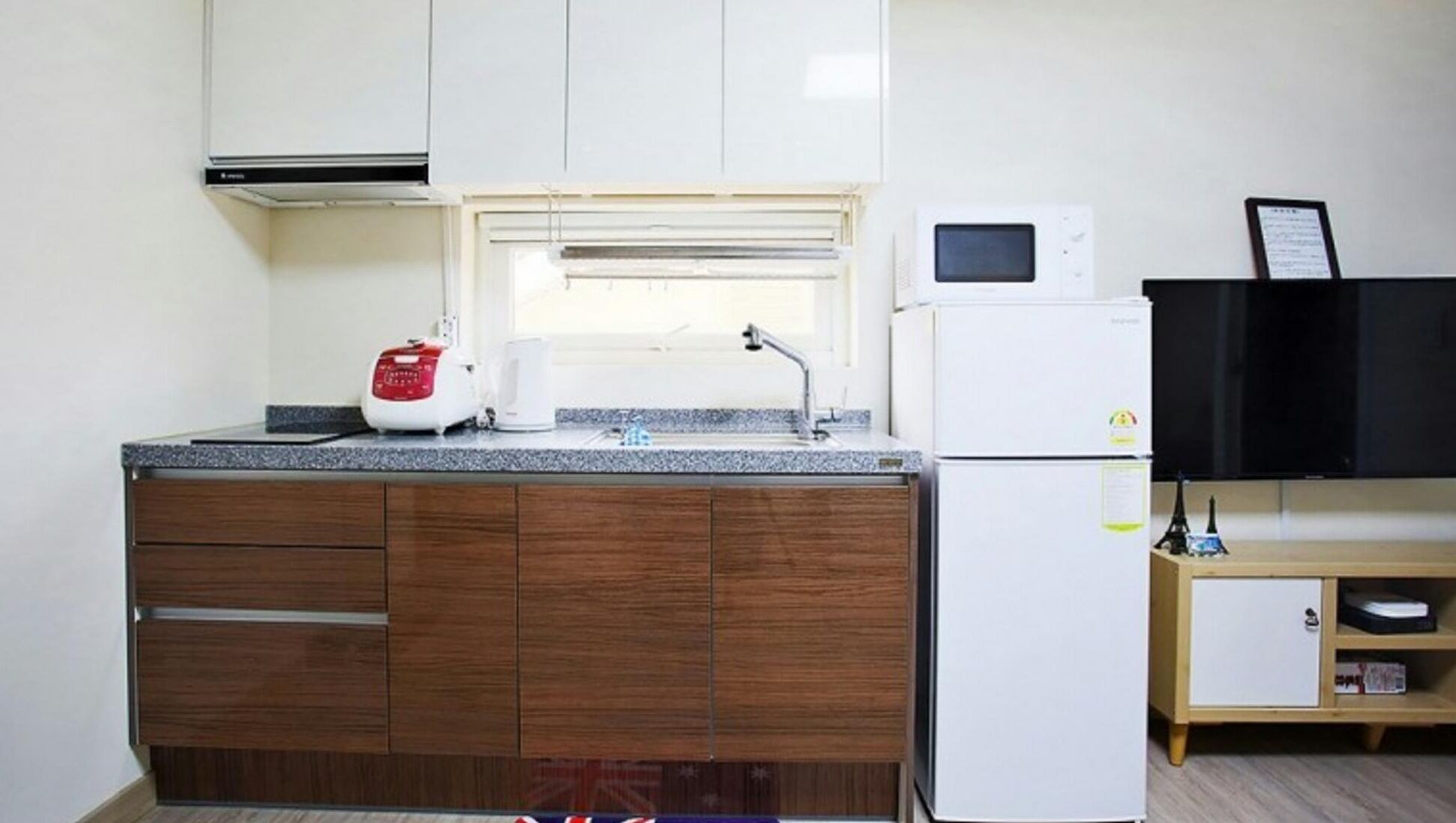 Busan J and J House Pension