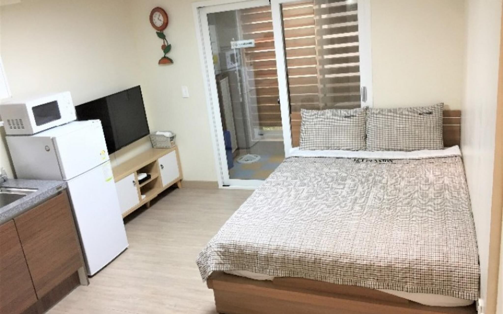 Busan J and J House Pension