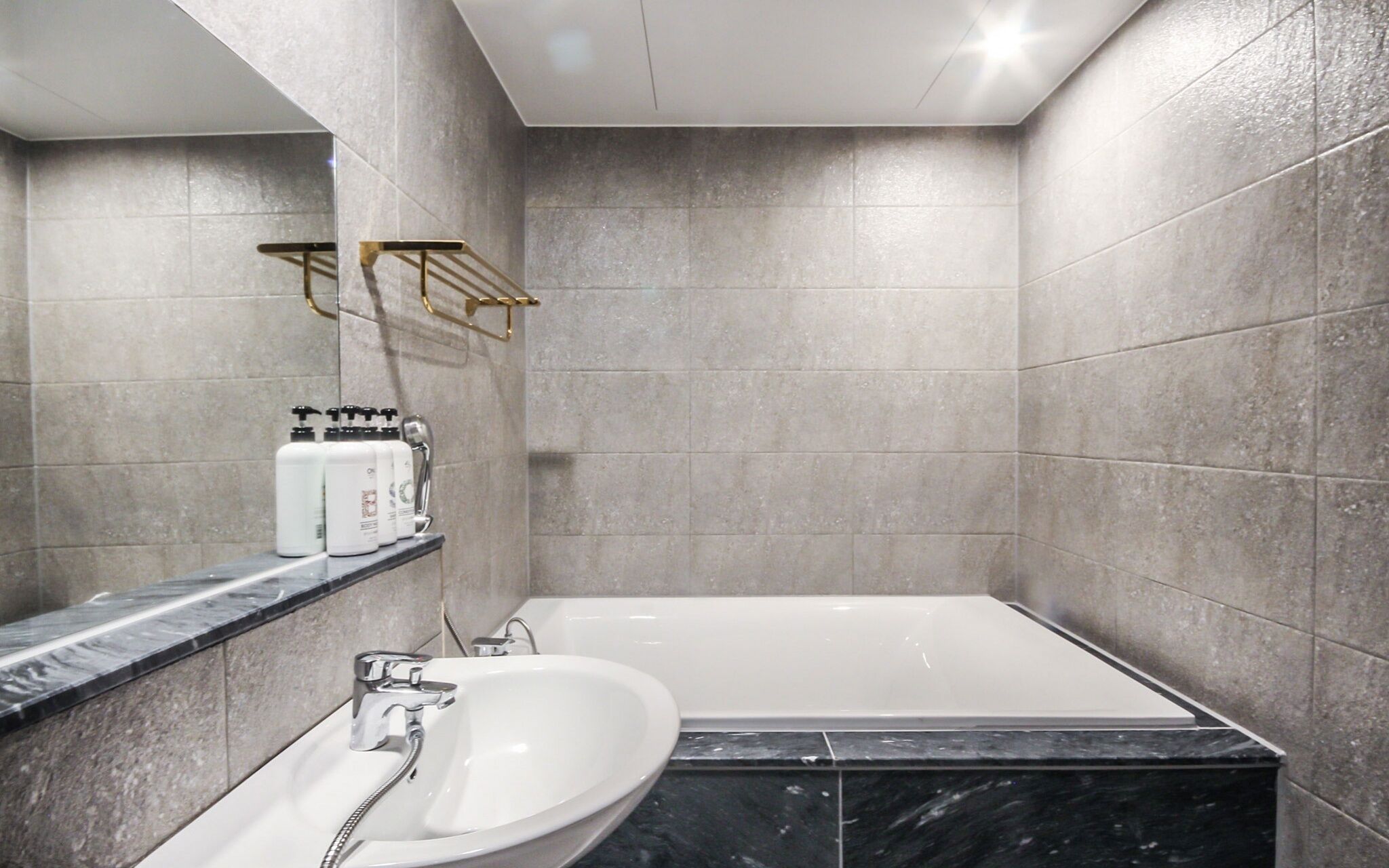 Busan Oncheonjang Hotel Mithuna