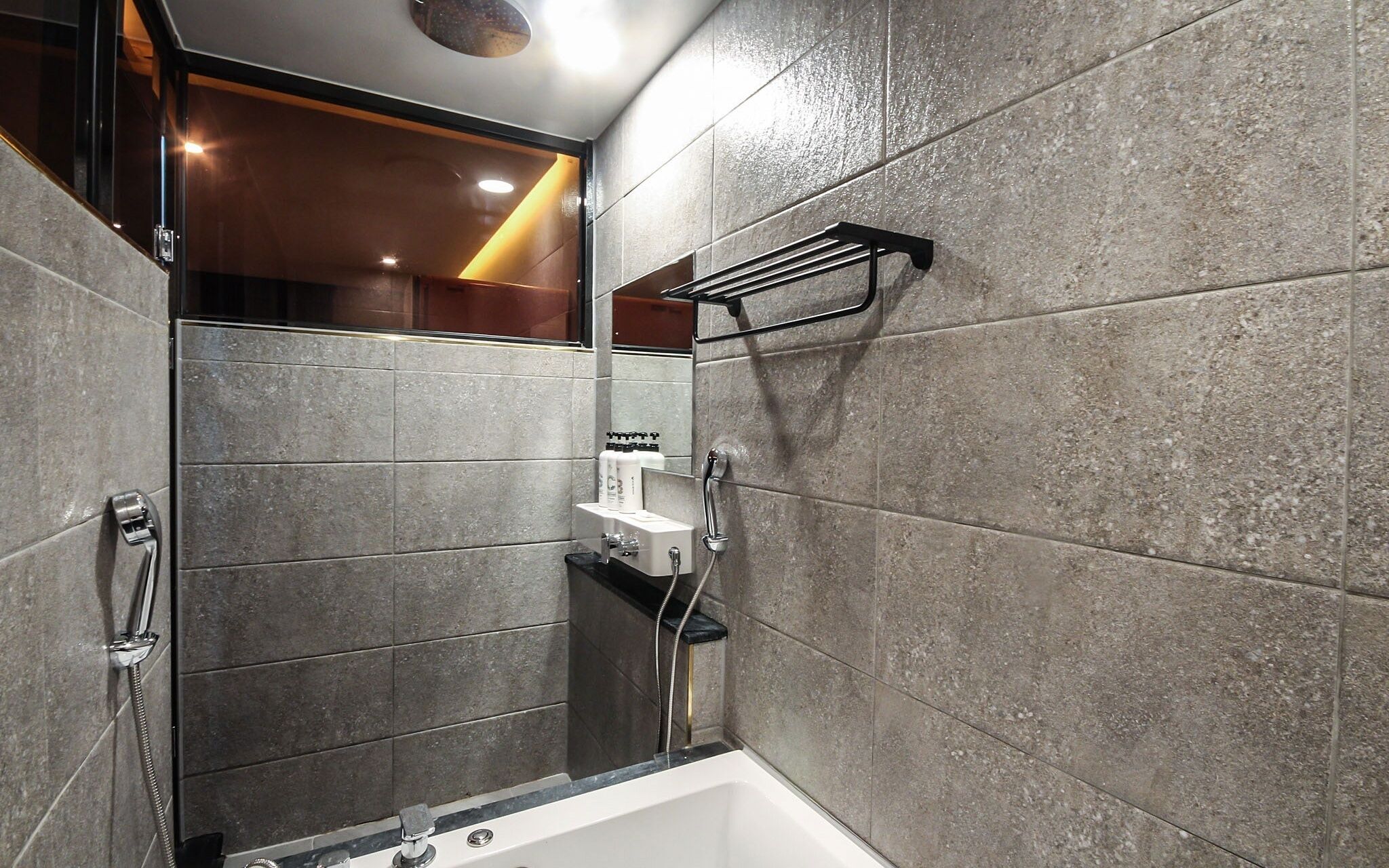 Busan Oncheonjang Hotel Mithuna