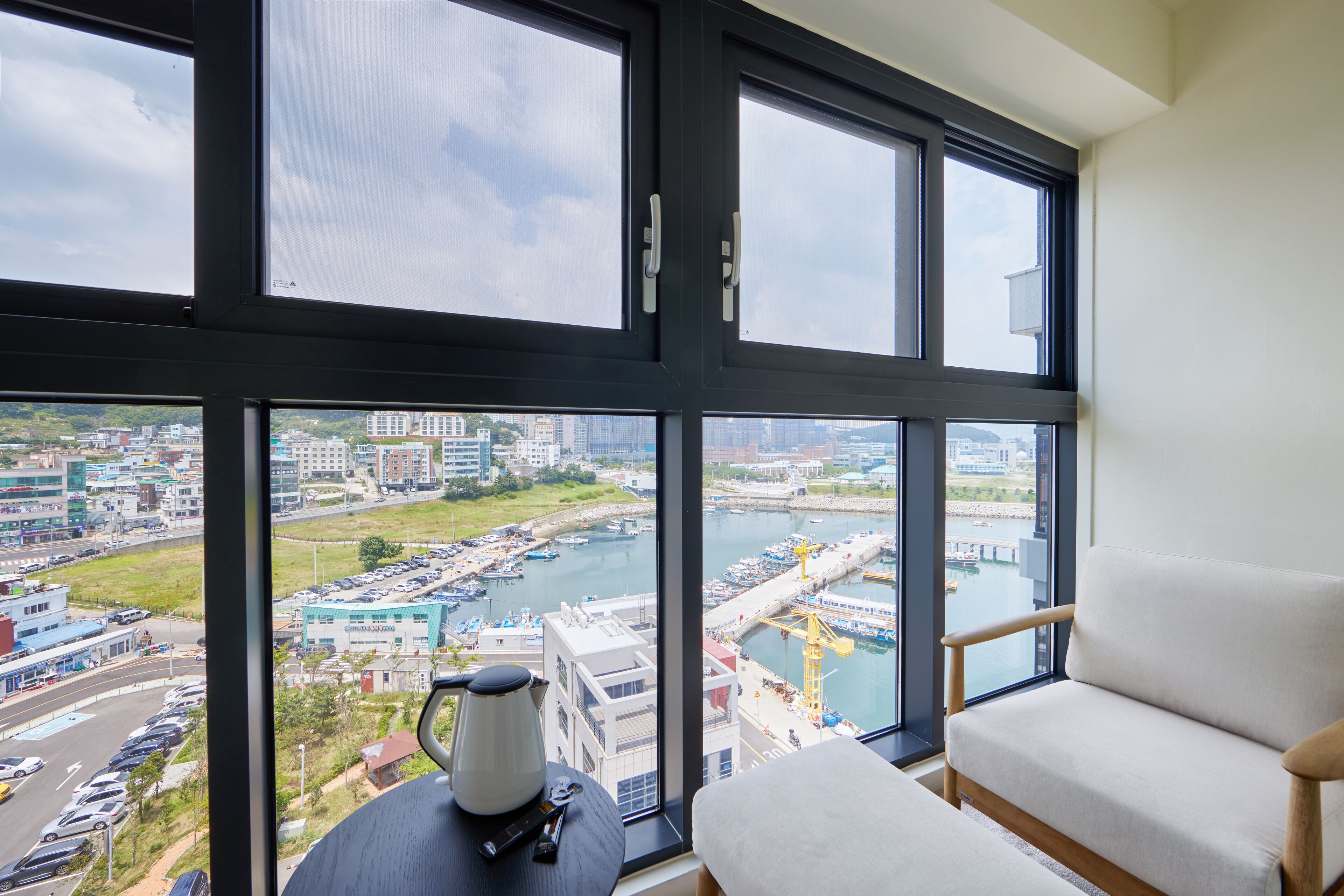 Shiftdoor Residence Hari