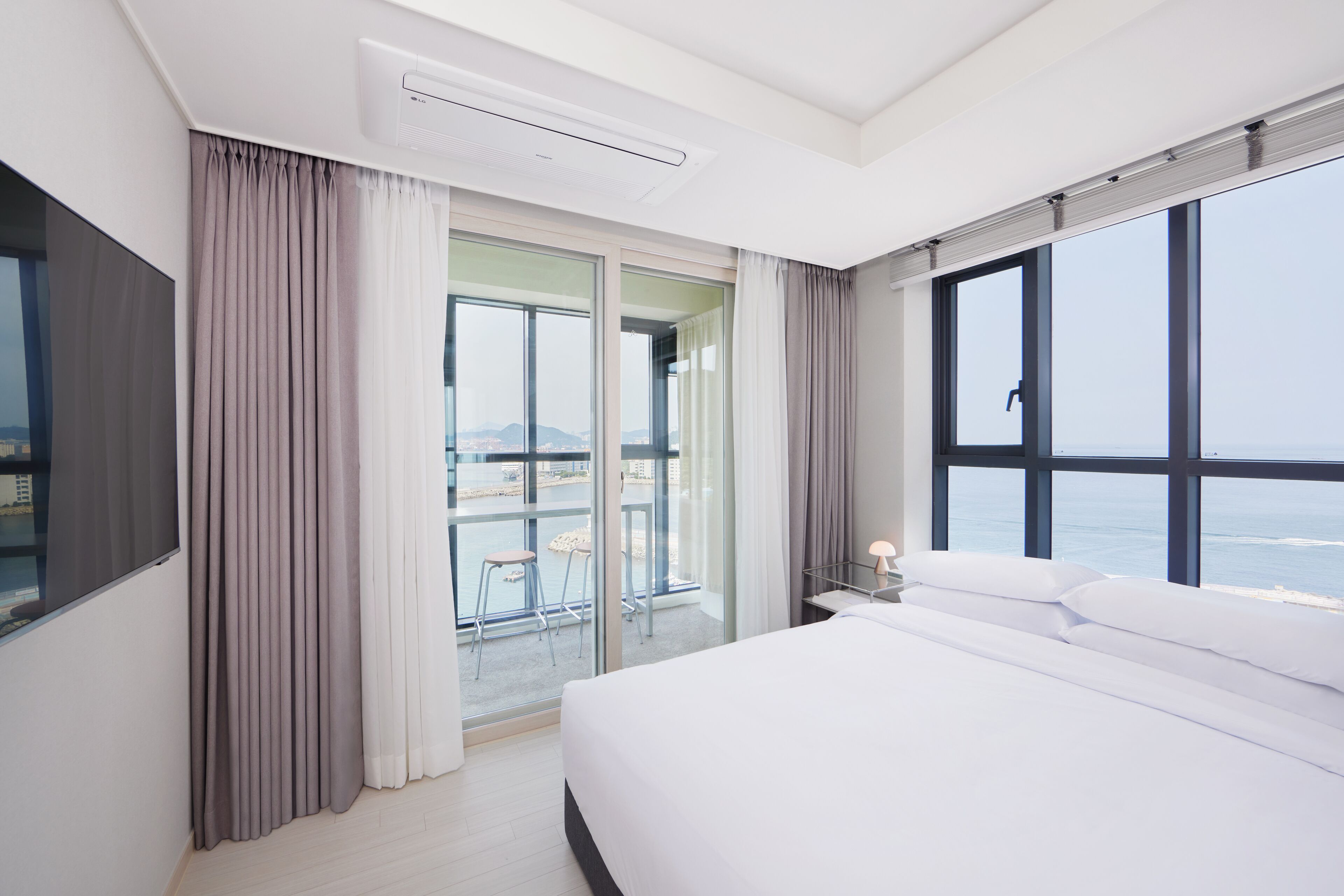 Shiftdoor Residence Hari