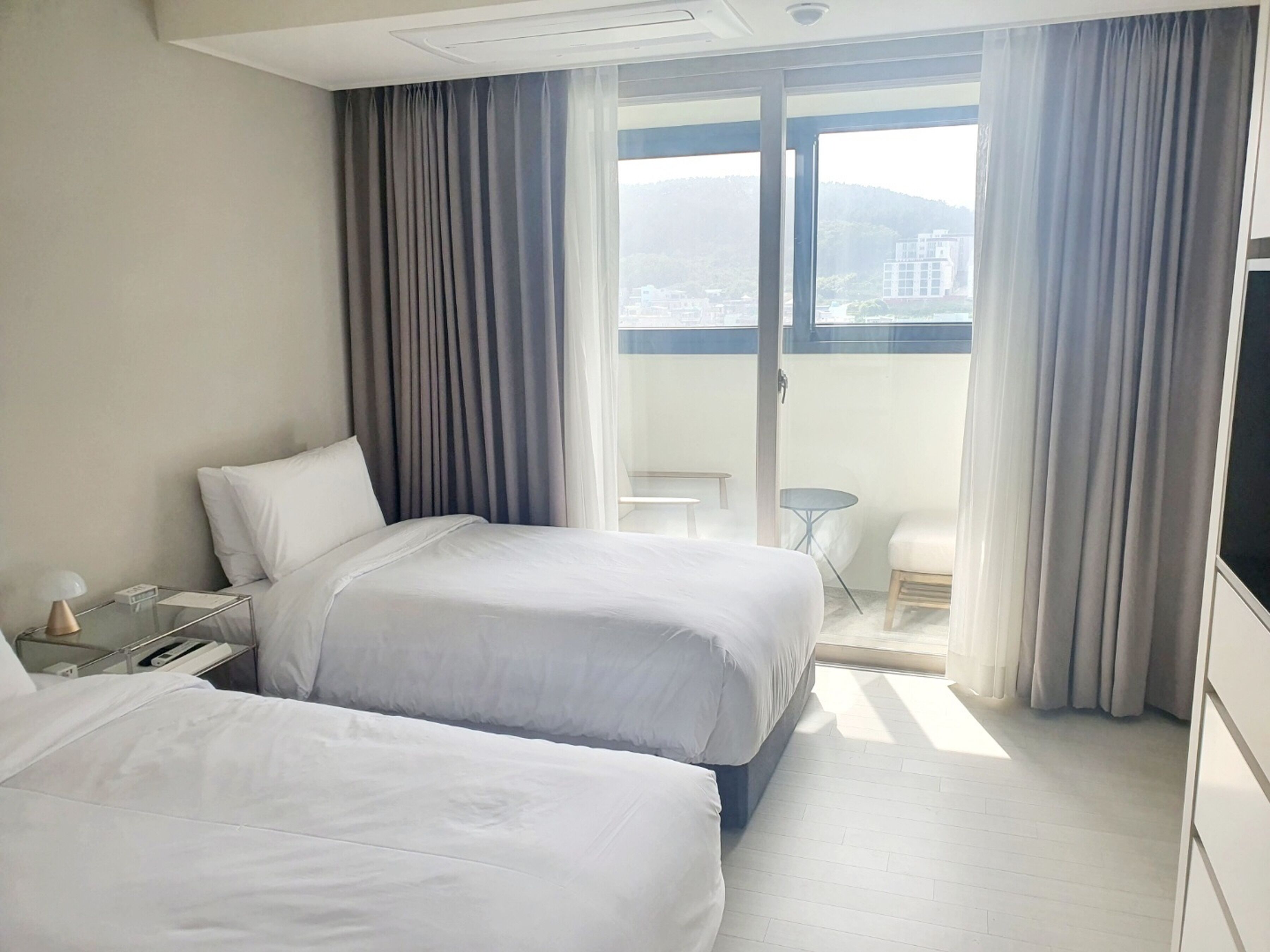 Shiftdoor Residence Hari