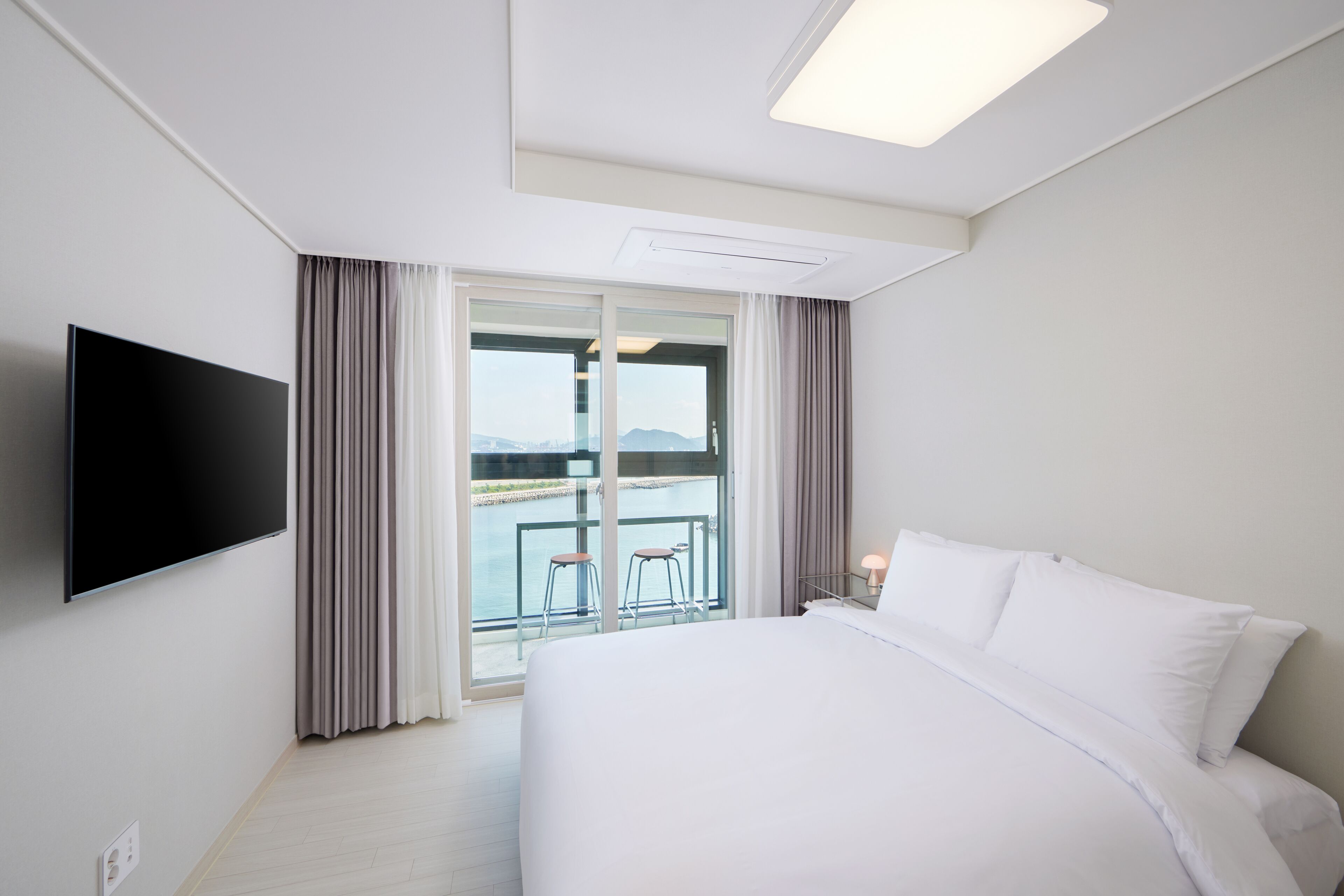 Shiftdoor Residence Hari